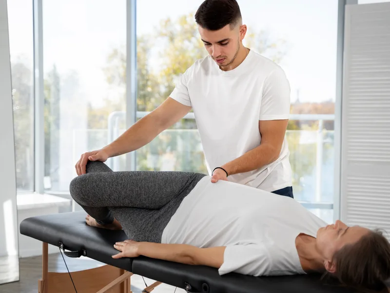Mountain Creek Chiropractic treating hip pain in Red Bank