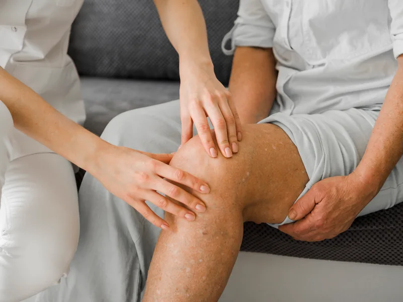 Chiropractic care for knee pain at Mountain Creek Chiropractic in Red Bank