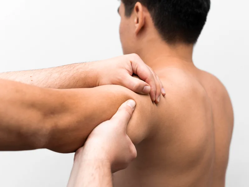 How Mountain Creek Chiropractic treats rotator cuff injury in Red Bank